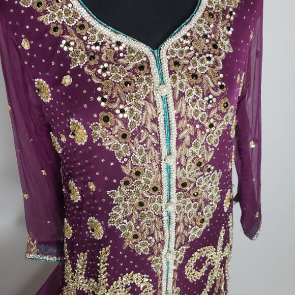 DESI SUIT Large  - DRESS - Pakistani Suit - Worn once - Picture 3 of 11